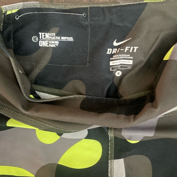 🎅🏼5/$10 Nike Womens Capri - Picture 2 of 4